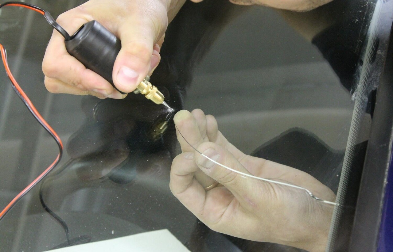 Ремонт трещины на лобовом стекле