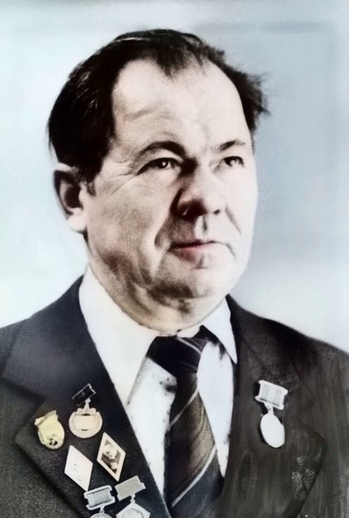 2-1986-G.K.-KUZMIN--ZAVUC-PTU-28-ZASLUZENNYI-UCITEL-RSFSR-VETERAN-VELIKOI-OTECESTVENNOI-VOINY.-MARIINSKII-POSAD-2.jpg