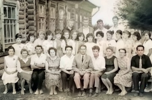 13-1967G.-SKOLA-2.-V-TENTRE-DIREKTOR-SKOLY-VASIN-A.I.-MARIINSKII-POSAD.jpg