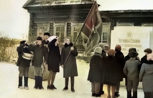 7-1965G.-NOVINSKAY.-OTKRYTIE-PAMYTNIKA-PAVSIM-VOINAM-V-VELIKOI-OTECESTVENNOI-VOINE.-MARIINSKII-POSAD.jpg