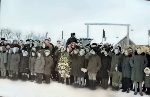 8 1965г. Новинская. открытие памятника павшим воинам в Великой Отечественной войне. Мариинский Посад