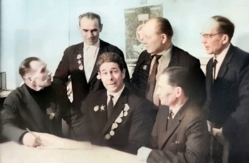 1-1965G.-VETERANY-VOINY.-SLEVA---VEGOV-OFITEROV-VASIN-PETROV-KRASILNIKOV-MOLYROV.-MARIINSKII-POSAD.jpg