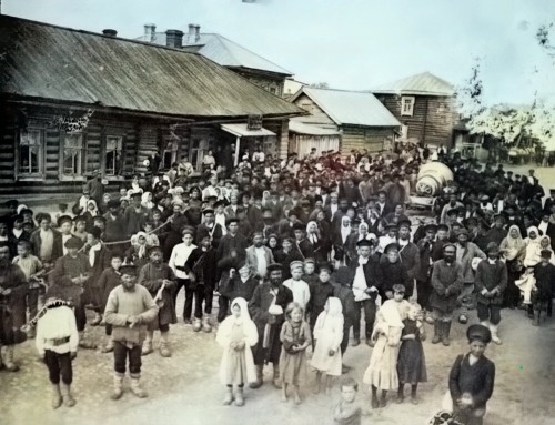 1915г. Жители села Тогаева тянут с Мариинско Посадской пристани колокол в 1 тонну к себе в село за 2